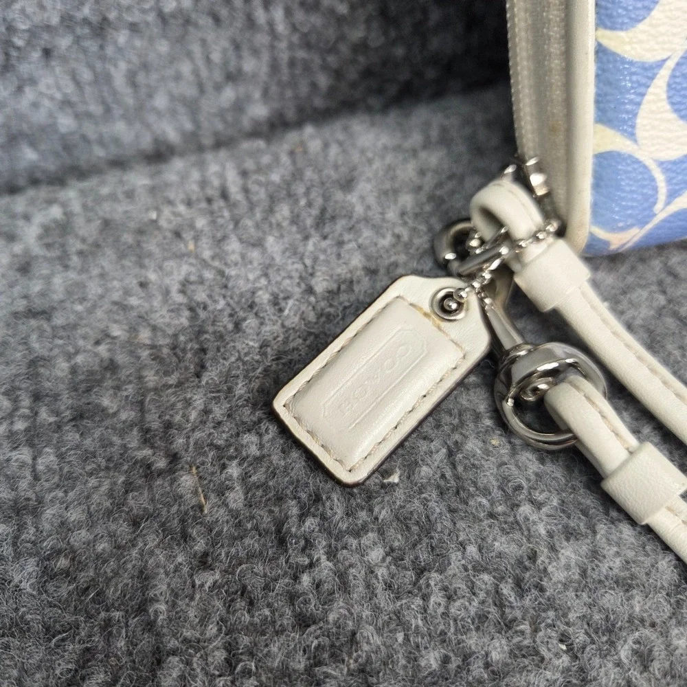 Coach Logo Light Blue & White Zip Around Wristlet Wallet Signature C y2K